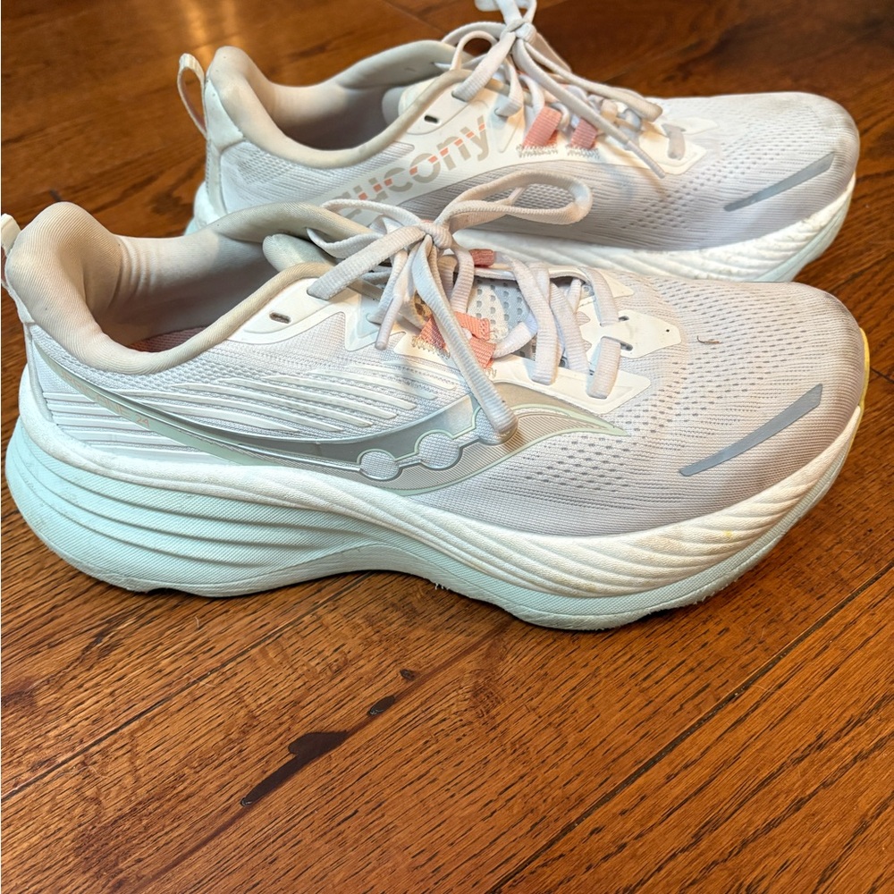 Saucony Hurricane 24 Ladies size 9